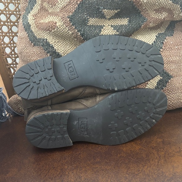 UGG Women's tan  Aureo ll ankle  Boots - Picture 4 of 8